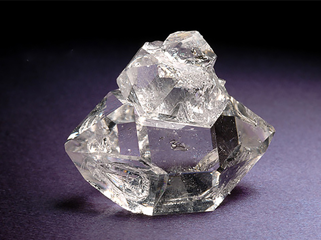 ハーキマーダイヤモンドの意味・効果・浄化方法、購入｜開運なび 天然石パワーストーンのダントツ人気サイト