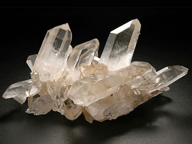 水晶の意味・効果・浄化方法、購入｜開運なび 天然石パワーストーンの